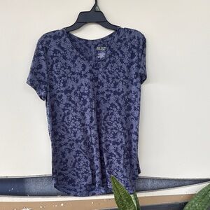 Tek Gear v-neck shirt